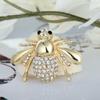 Broche de diamantes de imitación de cristal de abeja pequeña tridimensional de Europa y Estados Unidos, pequeño traje de doble propósito, exquisito alfiler de aleación de una generación de cabello