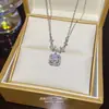 Exquisito Collar de Cubo de Azúcar con Circonita de Diamante Completo Cadena para Clavícula de Acero de Titanio Versátil de Lujo Ligero Nicho Colgante No Descolorante para Mujeres
