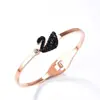 Explotaciones transfronterizas exquisito cisne pequeño pulsera de acero de titanio joyería de diamantes de lujo alto sentido Joker moda una generación de cabello