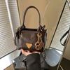 Diseño Nicho Versátil Casual Simple Moda Textura Bolso Cruzado de Hombro Único Tipo Cubo Tendencia Otoño e Invierno 2026 Transfronterizo
