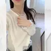 Tejido de punto coreano con encaje blanco y mangas largas para mujer en Otoño e Invierno con un diseño hermoso y una hermosa camiseta básica