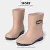 Botas de chuva, antiderrapantes, confortáveis, de cano alto, para todas as estações, leves, duráveis, de cano curto para o verão, estilo coreano, com forro de fleece, sola macia, de cano médio para mulheres