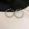 Permítanme deslumbrarlos con estos Pendientes de Aguja Plateada del Mismo Estilo, Pendientes de Aro Redondos Lisos Estilo Europeo y Americano, Aros Estilo Minimalista, Pendientes con Sensación de Lujo Ligero y Gama Alta para Mujer