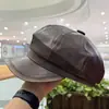 Nuevo Sombrero de Calabaza de Cuero de PU para Mujer, Estilo Coreano Otoño e Invierno Celebridad de Internet Octogonal Retro Británico Artista Boina