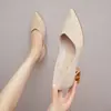 Sapatos femininos de salto médio robusto estilo francês, novo modelo 2026, sapatos para madrinhas, adequados tanto para vestidos de noiva quanto para vestidos tradicionais chineses, sapatos de noiva de uso duplo, adequados para o uso diário