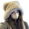 Nuevo Sombrero de Felpa de Invierno Engrosado Cálido Tejido con Protección para las Orejas para Mujeres en Otoño e Invierno Mostrando la Cara Pequeño de Moda Lindo Sombrero de Lana