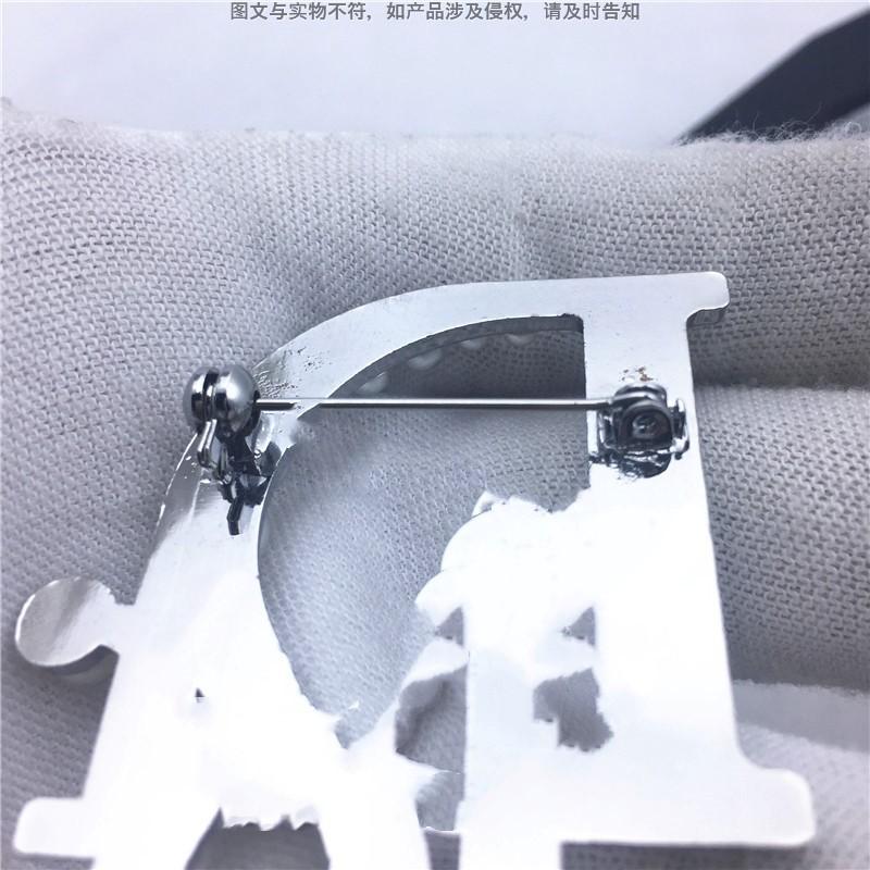 大衣胸饰品工厂 时尚冬款胸针 研发新款珍珠胸花法式西服配饰别