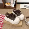 Sapatos Casuais com Salto Aumentado de 6cm para Mulheres, Moda Nova Primavera 2026, Cor Versátil em Blocos, Sapatos Mocassins Confortáveis com Salto Grosso e Estampa de Estrelas