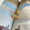 Anillo hueco abierto micro-incrustado de circonita europea y americana, viento celi de lujo ligero francés, pulsera con patrón del Arco del Triunfo para mujer