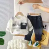Traje de Invierno para Niños 2025 Nuevo Pantalones de Terciopelo con Bolsillo de Solapa de Mezclilla Sudadera Ropa de Otoño e Invierno para Bebés Niños Conjunto de Dos Piezas