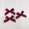 Venta al por mayor del fabricante Accesorios de moño de cinta de 1 cm DIY Semiacabado Pastel de cumpleaños Ropa interior Calcetines Moño hecho a mano