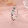 Anillo Cruzado Completo de Diamantes Anillo de Dedo con Líneas Cruzadas Incrustadas de Diamantes Estilo de Celebridad de Internet Chica Popular Anillo de Nudo Trendy