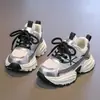 Tenis de malla para niños, nueva colección otoño 2026, tenis gruesos para niñas, zapatillas de correr ligeras de suela suave para niños
