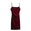 Lo más destacado de la Ropa Femenina Transfronteriza Europea y Americana Otoño 2024: Textura de Vestido Lencero de Terciopelo Fruncido con Abertura