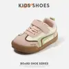 Tênis esportivos infantis para primavera e outono, tênis antiderrapantes para meninos, sapatos macios para bebês, tênis casuais de malha respirável para meninas, tênis de treino alemães