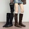 Botas altas retrô para mulheres, nova coleção outono/inverno 2026, botas de montaria estilo western com solado reto, retalhos, bordas dobradas e rebites