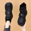 Botas de nieve de invierno para mujer del noreste, estilo nuevo, forradas de felpa, engrosadas, zapatos de algodón cálidos, cuero suave, cálidas, antideslizantes, casuales, botas de algodón estilo pan
