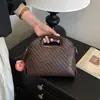 Bolsas de palha tecidas à mão para mulheres 2026 nova coleção primavera e verão bolsas de palha nicho super populares bolsa de ombro única bolsa de axila bolsa transversal tipo balde
