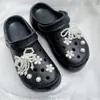 Nuevo Estilo Zapatos de Agujero de Perla Hechos a Mano Zapatos Mary Jane Hebilla de Flor para Zapatos Accesorios DIY Flor de Perla Decoración de Alta Calidad