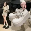 Zapatos de una sola pieza estilo británico de cobertura total con suelas gruesas y aumento de altura para mujer, Nuevos mocasines slip-on de moda Primavera y Otoño 2025 para personas bajitas