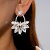 Pendientes de plata de aguja transfronterizos europeos y americanos con colgantes de flor incrustados de diamantes, modernos y versátiles para el uso diario, pendientes de lujo ligero y de alta gama para mujer