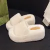 Pantuflas de algodón esponjosas, antideslizantes y modernas, nuevo estilo otoño/invierno 2026, a la moda y versátiles, zapatos esponjosos para mujer para usar en exteriores, con suela gruesa