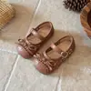 Zapatos de Cuero con Lazo de Moda para Niñas, Nuevo Modelo 2026 Primavera y Otoño, Zapatos Tejidos Suaves para Caminar en Interiores para Niños Pequeños