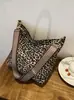 Bolsa Tote Grande com Estampa de Leopardo Transfronteiriça Bolsa de Ombro Feminina Simples para o Dia a Dia Outono Bolsa Transversal