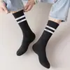 Calcetines Deportivos para Hombre hasta la Pantorrilla con Rayas, Transpirables y Absorbentes del Sudor, Adecuados para Primavera, Otoño e Invierno, Calcetines Largos para Baloncesto, Calcetines Rojos Deportivos