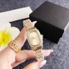 Elegante Reloj de Acero con Banda Completa de Diamantes para Dama con Esfera de Nácar, Diseño de Nicho, Exquisito y Versátil, Lujo Ligero, Reloj de Cuarzo Resistente al Agua al por Mayor