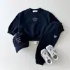 2026 Nuevo Conjunto Deportivo Casual Cómodo de Sudadera y Pantalón de Chándal para Niños, Versátil Estilo Coreano para Primavera y Otoño, con Letra y Corazón