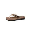 Chanclas de playa de verano para mujer con estampado de leopardo para exteriores, modelo nuevo 2026, adecuadas para usar con faldas de suela gruesa