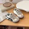 Zapatos Deportivos Infantiles 2026 Primavera y Otoño Nuevos de Velcro Casuales para Niños Suela Suave Antideslizante para Niñas Suela Suave Zapatos Forrest Gump