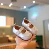 Sapatos Modernos para Crianças Pequenas, Sapatos Macios para Bebês Caminharem, Pequenos Sapatos de Couro para Meninas de Um Ano, Respiráveis, Novos Modelos para Primavera e Outono