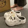 Zapatos con Agujeros de EVA para Mujer Verano Moda Exterior Slip-on Antideslizante Suela Gruesa que Aumenta la Altura Estilo Nuevo Sandalias de Media Punta Baotou