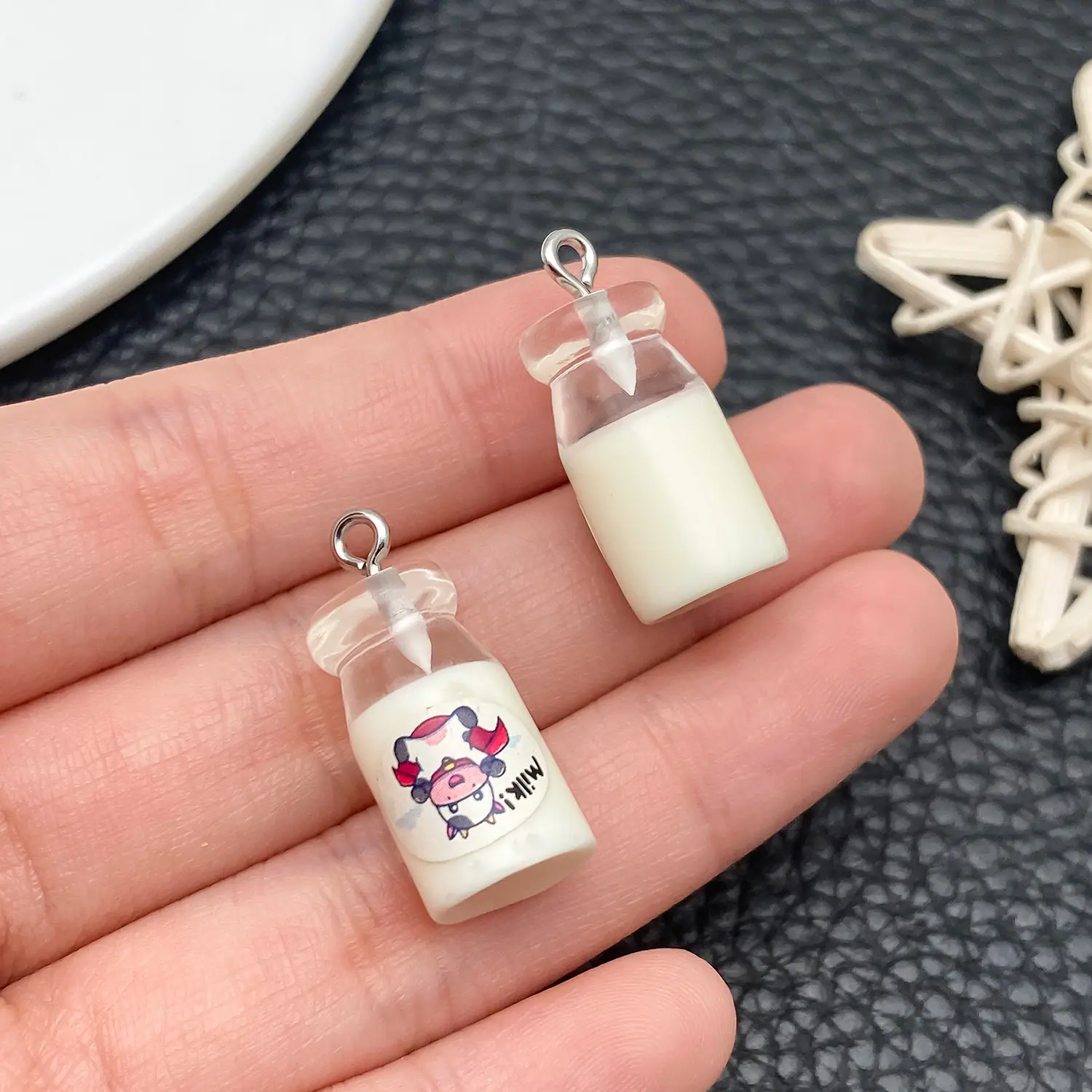 24095-JD3-透明白色牛奶奶瓶24x11x11mm-1