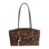Bolsa Feminina Retro Estampa de Leopardo Bolsa de Axila Nova Moda Versátil Veludo Fosco Manual de Mão Bolsa de Ombro para Ir ao Trabalho Pequena Bolsa Quadrada