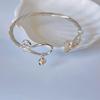 Anillo de Mano con Campana de Flor de Ciruelo Fresco y Elegante Sentido de Alta Gama Pulsera Exquisita de Alta Gama Pulsera Joyería Elegante Femenina Pulsera