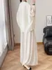 Plisado Estilo Miyake Muy Vendido Diseño de Alta Gama Color Albaricoque con Pequeñas Flores Tridimensionales, Conjunto de Dos Piezas de Moda Retro con Estilo, Único y Atractivo