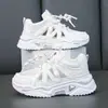 Zapatillas transpirables versátiles para niños temporada primavera 2025 estudiante ligeras de malla hueca zapatos para niños zapatillas de correr versátiles