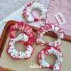 Scrunchie de Tecido Vermelho Doce Versátil Iluminador Feminino Xadrez Rabo de Cavalo Prendedor de Cabelo Acessório de Cabelo