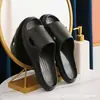 Pantuflas de verano para mujer, para el hogar, el baño, antideslizantes, con suela gruesa, para uso en interiores y exteriores, sandalias y pantuflas para el hogar para parejas, para hombre.