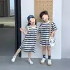 Roupas de Irmãos Estilo Coreano Novas de Verão: Vestido Listrado Sem Mangas para Meninas e Conjunto Elegante de Duas Peças com Manga Curta para Meninos 2026