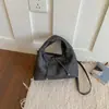 Bolsa de Mano Pequeña Texturizada de Nicho al por Mayor Transfronteriza para Mujer 2026 Nueva Bolso Cubo Simple Versátil Bolso de Hombro Cruzado