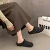 Zapatos peludos estilo Chanel pequeño para mujer, ropa de exterior 2026, nuevos de otoño, punta cerrada, media zapatilla, zapatillas cálidas de felpa y algodón, mules