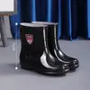 Botas de lluvia de seguridad de caña alta para hombre, botas de lluvia cortas, impermeables y antideslizantes, con forro de felpa engrosado, resistentes a ácidos y álcalis, botas de agua extra altas, botas de goma para cocina