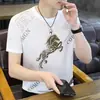 Camiseta de Seda de Gelo de Manga Curta para Homens, Novo Estilo de Comércio Exterior para o Verão, Top Casual para Jovens Homens, Camiseta Fresca e Moderna