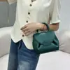 Bolso de mano de diseño nicho francés transfronterizo con patrón de lichi y colores contrastantes, pequeño bolso cerdito, bolso transfronterizo de hombro y cruzado con cara sonriente, tamaño pequeño