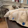Juego de cuatro piezas de algodón 100% lavable, jacquard tejido a color estilo Ins para dormir desnudo, con bordes con cordón y diseño de botones contrastantes