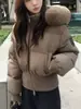Chaqueta de Algodón Acolchada Corta de Terciopelo Negro Plus para Mujer Invierno 2026 Nuevo Estilo Petite Grande Cuello de Piel Caliente Abrigo de Algodón Moderno